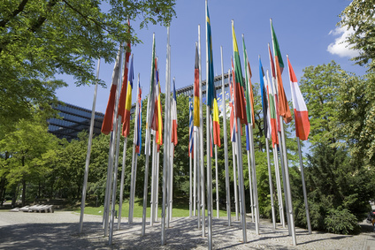 Freedom-To-Operate-Analyse | Patentanwälte Wittmann München 23 Europäisches Patentamt in München, Fahnen der Mitgliedstaaten